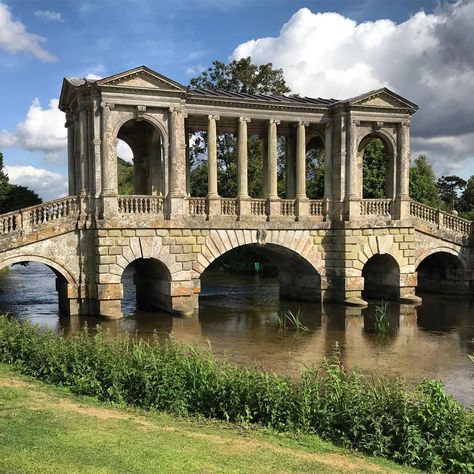 House With Bridge, Palladian Architecture, Castle Bridge, Medieval Bridge, Bridges Architecture, Arched Bridge, Bridge Architecture, Building Silhouette, City Streets Photography