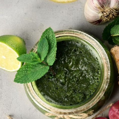 Mint Sauce Recipe Jamie Oliver - Delish Sides Mint Sauce Recipe, Best Sauce Recipe, Bread Sauce, Hummus Dip, Satay Sauce, Lamb Dishes, Mint Sauce, Mint Oil, Mint Recipes