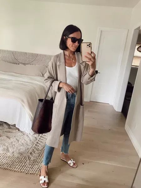 Coatigan Outfit, Fall Outfit Inspiration, Italy Outfits, Stylish Boots, Teacher Style, Outfit Inspiration Fall, White Sandals, White Tank, Fall Winter Outfits