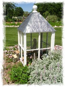 Making this! Keyhole Garden, Repurposed Windows, Backyard Greenhouse, Diy Greenhouse, Old Windows, Garden Structures, Outdoor Projects, Better Homes And Gardens, Garden And Yard