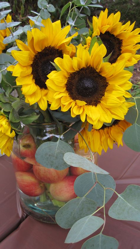 Apples And Sunflowers Decor, Apple And Sunflower Decor, September Sunflowers, Apple Dinner, Sunflowers And Pumpkins, Apple Centerpieces, September Ideas, Farm Style Table, 100 Birthday