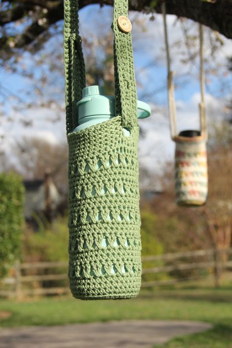 Water Bottle Carrier Crochet, Crochet Water Bottle, Crochet Water Bottle Holder, Bottle Cozies, Purse Tutorial, Water Bottle Carrier, Crochet Business, Water Bottle Holder, Bottle Carrier