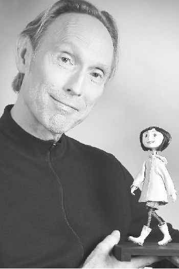 Henry Selick and the 7 inch puppet used in the amazing 2009 film, "Coraline". Coraline Artwork, Fairy Animation, Henry Selick, Skeleton Dance, John Waters, Movie Directors, Men Photoshoot, Model Making, Coraline