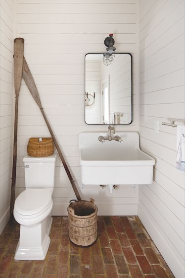 Nautical objects make up the décor of the pool house, bathroom and outdoor shower. Poolhouse Bathroom, Pool Bathroom Ideas, Outdoor Pool Bathroom, Pool House Bathroom, Living Pool, Garage Bathroom, Outdoor Bathroom Design, Outdoor Toilet, Pool Bathroom