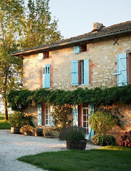 Plantación pared French Countryside Home, Painted Sky, Blue Shutters, French Cottage, French Countryside, French Farmhouse, French Country House, Old Stone, French Country Style