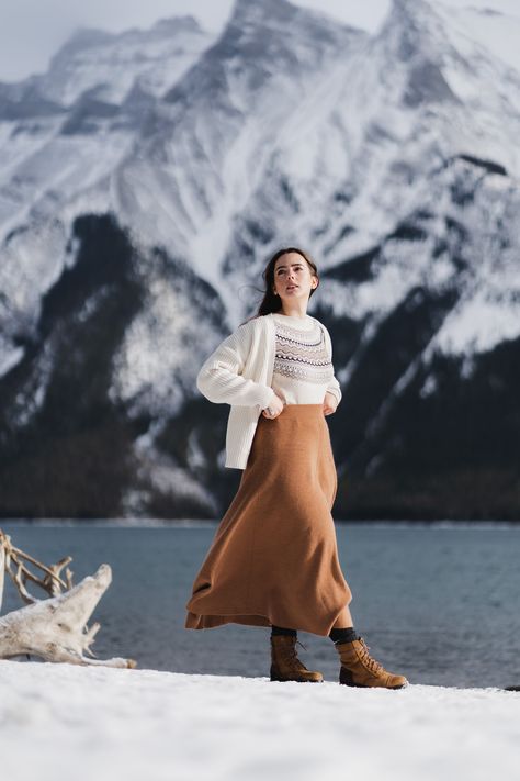 Hygge Clothing Women, Hygge Wardrobe, Nordic Winter Fashion, Nordic Fashion Women, Hygge Outfit, Nordic Outfit, Wool Skirt Outfit, Scandinavian Clothing, Hygge Fashion