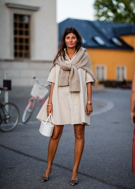 Italian Fashion And Clothing: How to Dress Like An Italian Woman | Marie Claire Australia Giovanna Battaglia Engelbert, Minimalist Fashion Outfits, Outfit Elegantes, Giovanna Battaglia, Pregnancy Style, Italian Women, Inspired Outfits, 가을 패션, Style Tips