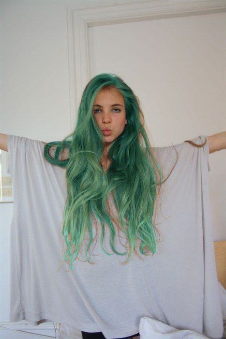 Green Wig, Coloured Hair, People Photos, Hair Blog, Pastel Hair, Dye My Hair, Velvet Fashion, Mermaid Hair, Rainbow Hair