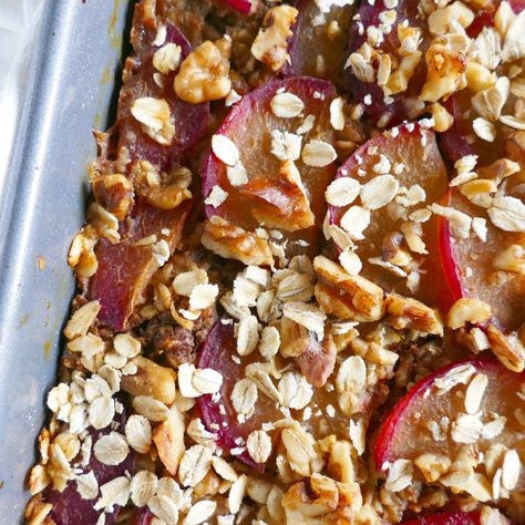 Spiced Plum and Walnut Baked Oatmeal Plum Oatmeal, Baked Oatmeal Healthy, Plum Recipes, Baked Oatmeal Recipes, Family Breakfast, Pear Recipes, Home Smell, Christmas Brunch, Food Sensitivities