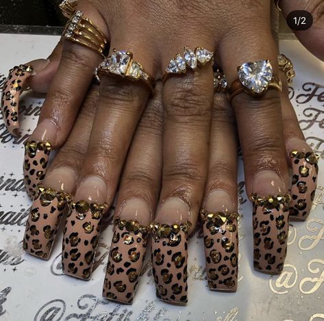 2000s Mom Aesthetic, Cute Nail Trends, Cheetah Acrylic Nails, Nails Reference, Old School Nails, Normal Nails, Nicki Concert, 2000 Vibes, 90s Nails