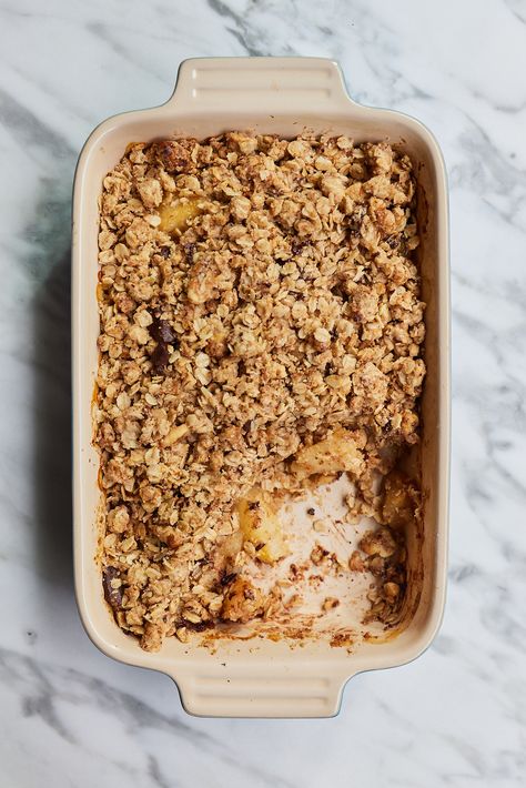 A delicious twist on the classic fruit crumble, this Pear, Walnut & Oat Crumble is made with soft, sweet pears, combined with a crunchy topping of oats, walnuts and an indulgent touch of dark chocolate. Apple And Pear Crumble, Pear Crisp Recipe With Oats, Healthy Pear Crisp With Oats, Overnight Oats With Pears, Healthy Pear Crumble, Pear Compote, Oat Crumble Topping, Pear Crumble, Deliciously Ella