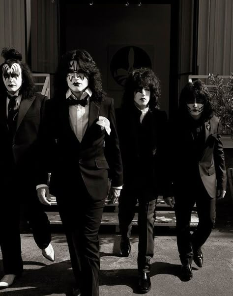 KISS Dressed to Kill 2012 Kiss Group, Kiss Dress, Eric Carr, Peter Criss, Kiss Army, Kiss Pictures, Kiss Art, Ace Frehley, Paul Stanley