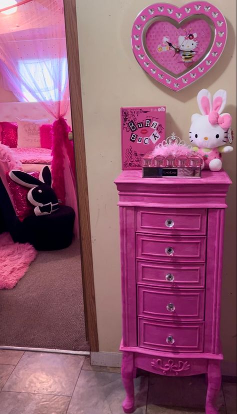 Y2k Hello Kitty Room, Bratz Room Aesthetic, Barbie Girls Room, Bratz Bedroom, Y2k Living Room, Mcbling Room, Barbie Rooms, 2000s Room, Trashy Y2k Aesthetic