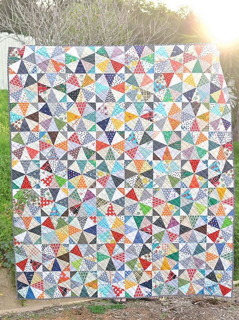 Love this quilt - need to find the template for this so I can print it and get started on this quilt Kaleidoscope Quilts, Making Quilts, Finished Quilts, Kaleidoscope Quilt, Colorful Quilt, Scrappy Quilt Patterns, Table Quilts, Scrap Quilt Patterns, Downloadable Templates