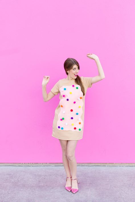 Add felt and sprinkles to a dress to make it a DIY toaster pastry costume! Super simple and perfect for work or school! Pop Tart Costume, Diy Food Halloween Costumes, Diy Food Halloween, Gator Party, Food Halloween Costumes, Glitter Sweater, Fall Crafting, Halloween Costumes For Work, Food Halloween