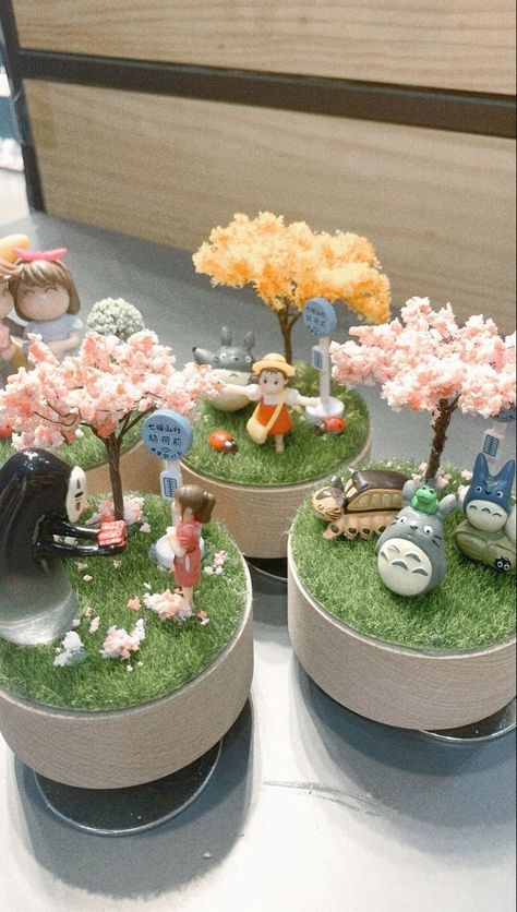 Howls Moving Castle Diorama, Studio Ghibli Wedding, Ghibli Clay, Ghibli Toys, Studio Ghibli Theme, Ghibli Wedding, Ghibli Decor, Studio Ghibli Crafts, Totoro Party