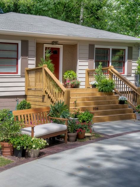 31+ Creative Garden Step and Stair Ideas To Enhance Your Landscaping No Roof Front Porch Ideas, Front Porch Without Roof, Small Front Deck, Uncovered Front Porch, Trailer Porch, Small Front Porches Designs, Pergola Porch, Front Porch Deck, Porch Pergola