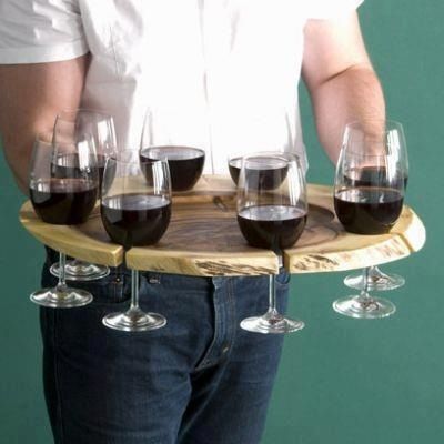 Super cool! Wine Tray, Cool Inventions, Glass Holders, Cool Stuff, Backyard Design, 인테리어 디자인, Yard Decor, Creative Ideas, Wine Glasses