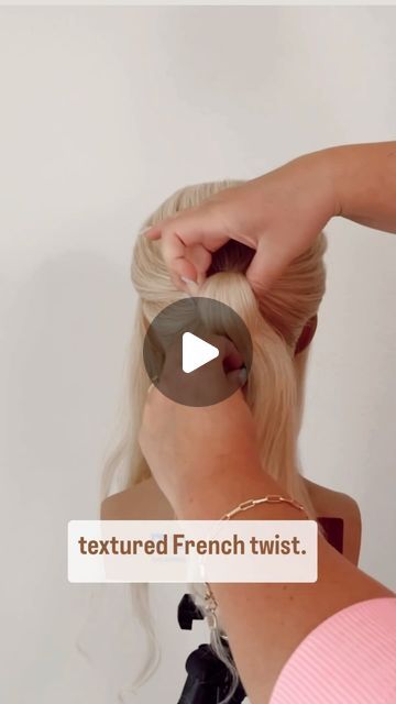 French Twist Video, Boho French Twist, Diy French Twist Long Hair, French Twist Updo How To, How To Do French Twist, French Twist Tutorial Long Hair, How To Do A French Twist On Yourself, Hair Twist Updo, French Twist How To