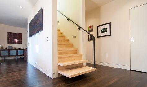 via BUILD #stairs Stairs Between Two Walls, Stairs With Walls On Both Sides, Flush Skirting, Building Modern, Exterior Finishes, Gypsum Wall, Hardwood Stairs, Case Study Houses, Steel Stairs