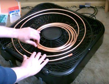 The Easy DIY Way to Turn a Fan into an Air Conditioner Homemade Ac, Homemade Air Conditioner, Camping Air Conditioner, Diy Ac, Diy Air Conditioner, Ac Fan, Air Conditioning Unit, Central Air Conditioning, Diy Homemade