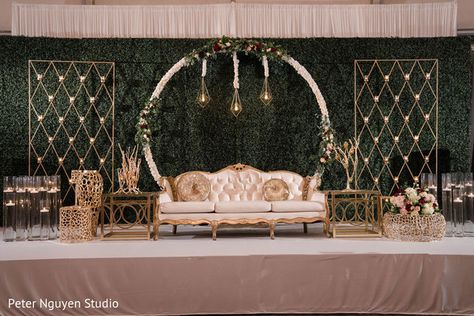 Green background for Indian wedding reception stage decoration. Reception Stage Decoration, Wedding Reception Stage, Backdrop Greenery, Indian Wedding Decorations Receptions, Engagement Stage Decoration, Reception Stage, Reception Stage Decor, Simple Stage Decorations, Greenery Wall