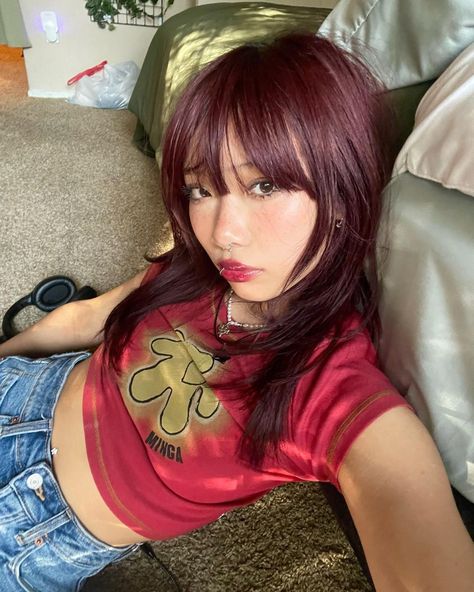 Red Hair Bangs Asian, Colored Hair With Bangs, Burgundy Hair Dye, Red Hair With Bangs, Dr Face, Cherry Red Hair, Wine Hair, Hair Inspiration Long, Dark Red Hair