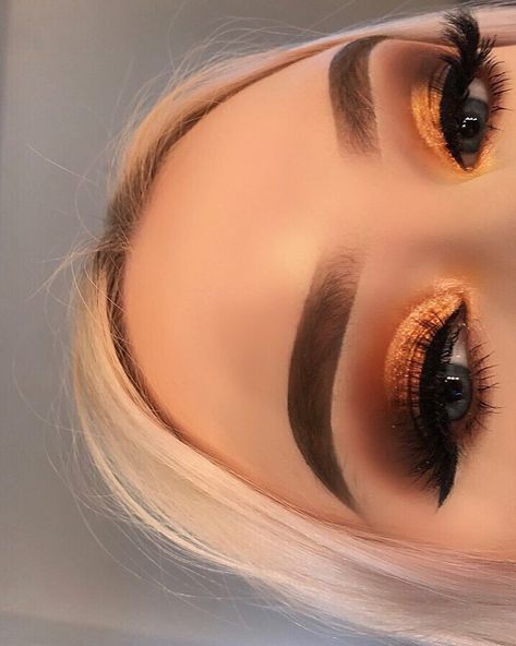 Fall Makeup Ideas, Make Up Designs, Maquillage On Fleek, Orange Eyeshadow, Dip Brow, Make Up Inspiration, Make Up Videos, Shimmer Eyeshadow, Brow Pomade