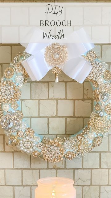 Laura | Interior Stylist on Instagram: "I’ve been wanting to make one of these Frontgate dupe brooch wreaths for a while now - I even ordered all of the supplies back around Valentine’s Day, but never got around to making one until now 🤦🏻‍♀️ A for effort right?! 😂 ⠀⠀⠀⠀⠀⠀⠀⠀⠀ Well let me just say that I am in love with how this project came out! I’ve linked all my supplies in the LTK app (link in bio), and I’m also listing all of my steps and tips here for reference too. ⠀⠀⠀⠀⠀⠀⠀⠀⠀ This wreath w Broach Ideas, Glam Wreath, Brooch Wreath, Rhinestone Wreath, Glam Christmas, Door Wreaths Diy, Homemade Christmas Decorations, 2022 Christmas, Wreaths Diy