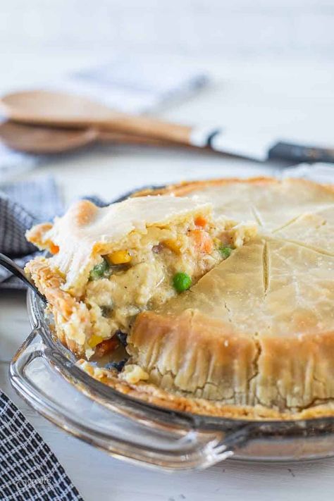 Dairy Free Chicken Pot Pie Dairy Free Chicken Pot Pie, Vegan Chicken Pot Pie, Vegan Pot Pie, Vegan Pot Pies, Homemade Chicken Pot Pie, Freezable Meals, Vegan Ideas, Vegan Chicken, Turkey Pot Pie