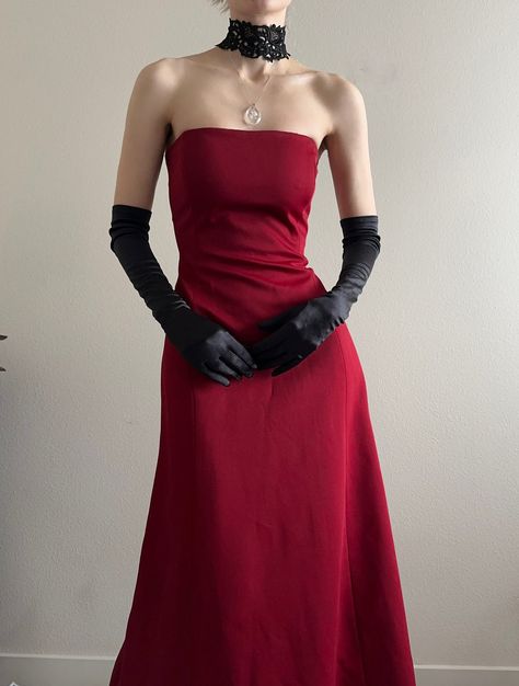 Red Silk Dress With Gloves, Red Dress With Black Gloves, Blood Dress Fashion, Red Dress Black Gloves, Red Dress With Gloves, Masquerade Dinner, Mideval Dress, Masquerade Outfit Ideas, Masquerade Outfit