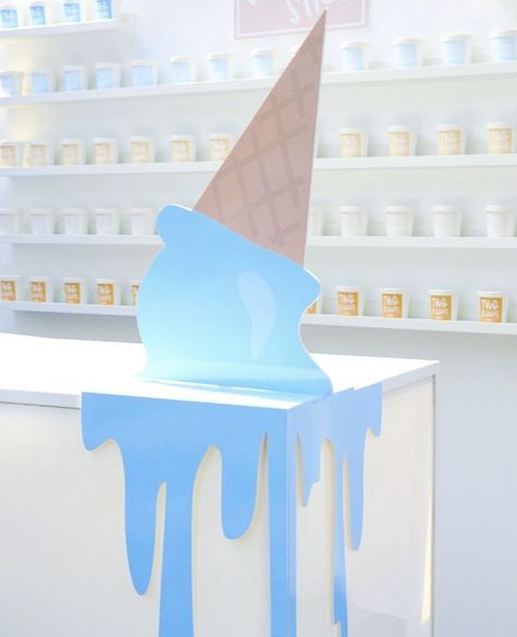 Ice Cream Stall Ideas, Ice Cream Shop Front Design, Ice Cream Pop Up Store, Tiny Ice Cream Shop, Ice Cream Booth Design, Ice Cream Shop Counter, Ice Cream Shop Ideas, Ice Cream Booth, Ice Cream Shop Design