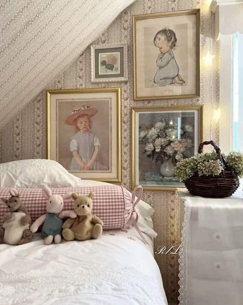 Vintage Girls Rooms, Vintage Kids Room, Goodwill Finds, Nursery Room Inspiration, Cottage Bedroom, Old Home, Vintage Bedroom, Toddler Bedrooms, Vintage Room