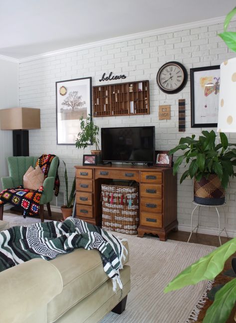 Tips and Tricks for Finding Second Hand Furniture - House Homemade Hand Furniture, Denton Texas, Narrow Living Room, Second Hand Furniture, Bohemian House, Chair And A Half, House Room, Mid Century Modern House, Living Room Inspo