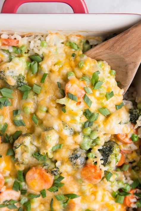 Cheesy Vegetable and Brown Rice Casserole Vegetable Rice Casserole, Brown Rice Casserole Recipes, Vegetarian Casserole Recipes, Cheesy Vegetable, Rice And Vegetables, Vegetable Casserole Recipes, Cheesy Rice, Vegetarian Casserole, Rice Casserole Recipes