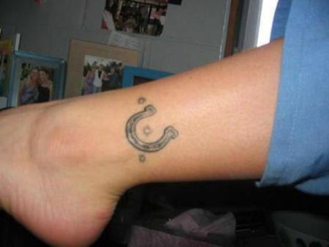 horseshoe tattoo designs Small Horse Tattoo, Horseshoe Tattoo, Horse Shoe Tattoo, Shoe Tattoos, Mens Shoulder Tattoo, Horse Tattoo, Celtic Tattoos, Sister Tattoos, White Tattoo