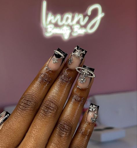 Medium Charm Nails, Black And Silver Short Nails Ideas, Black Nail Sets Short, Short Acrylic Nails Charms, Black And Silver Short Nails, Nails Acrylic With Cross Charm, Black And White Nails With Charms, Silver And Black Nail Designs, Black Shorties Nails