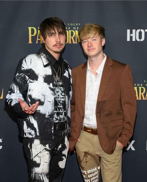 Sam And Colby Fanfiction, Goth Boy, Ghost Boy, Love Sam, Fangirl Problems, Colby Brock, Johnnie Guilbert, Sam And Colby, Movie Premiere