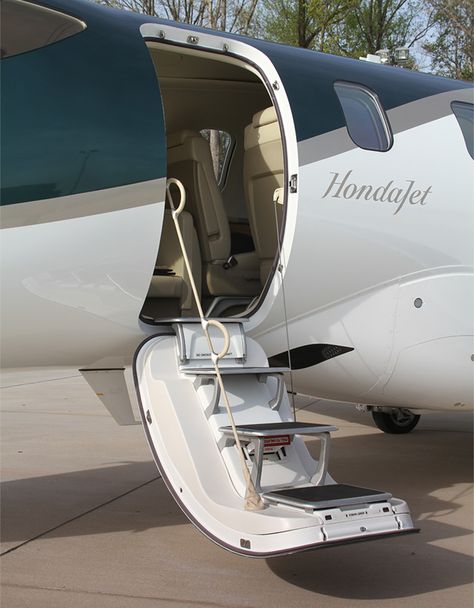 We Fly It First: HondaJet Arrives! - Plane & Pilot Magazine Honda Jet, Plane Pilot, Commercial Plane, Plane And Pilot, Pilots, Flight, Aircraft, Magazine, Gifts