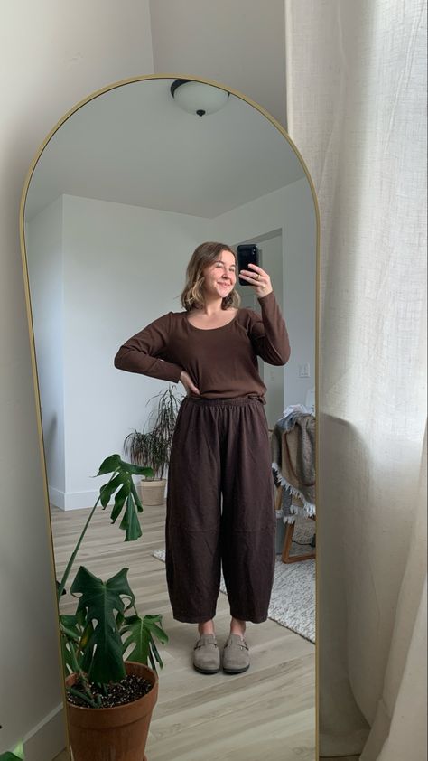 Brown barrel leg pants, monochromatic outfit, mule clogs outfit Brown Barrel Pants Outfit, Dark Brown Clogs Outfit, Zebzag Mule Styling, Barrel Leg Pants Outfit, Barrel Pants Outfit, Brown Clogs Outfit, Outfits With Mules, Birkenstock Clogs Outfit, Mary Janes Outfit