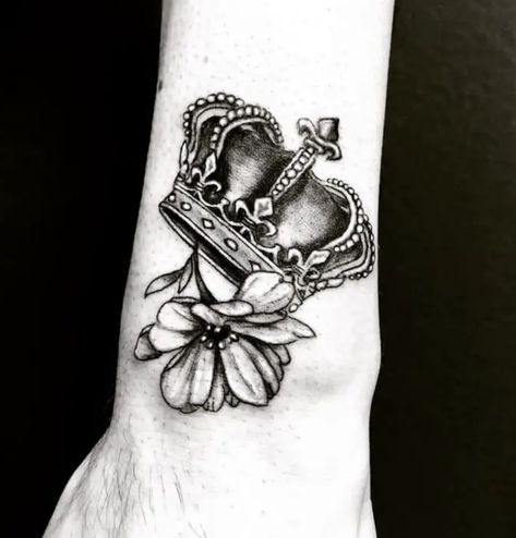 Crown And Flower Tattoos For Women, Crown Cover Up Tattoo, Crown Tattoo Design For Women Queens, Queen Crown Tattoo Design Beautiful, Crown Tattoos For Women Queens, Female Crown Tattoo, Royalty Tattoo For Women, Crown And Flowers Tattoo, King Tattoo For Women