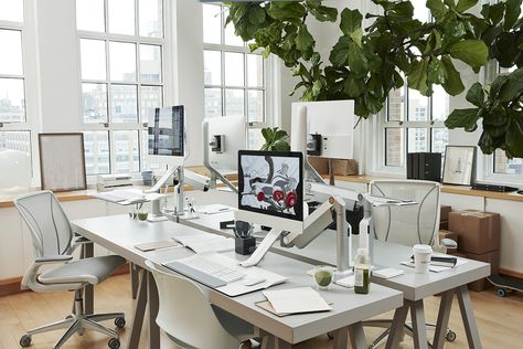 Home Study Design, Scandinavian Office, Office Furniture Layout, Design Studio Workspace, Cool Office Space, Office Plan, Small Home Offices, Dream Office, Cool Office