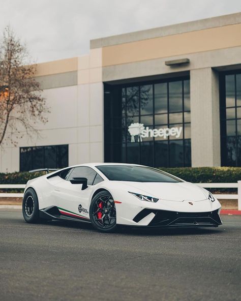 Lamborghini Huracan Coupe, Jeep Overland, Overland Camping, Lamborghini Huracan Performante, Huracan Performante, Lamborghini Models, 4x4 Truck, Automatic Cars, Lamborghini Huracan