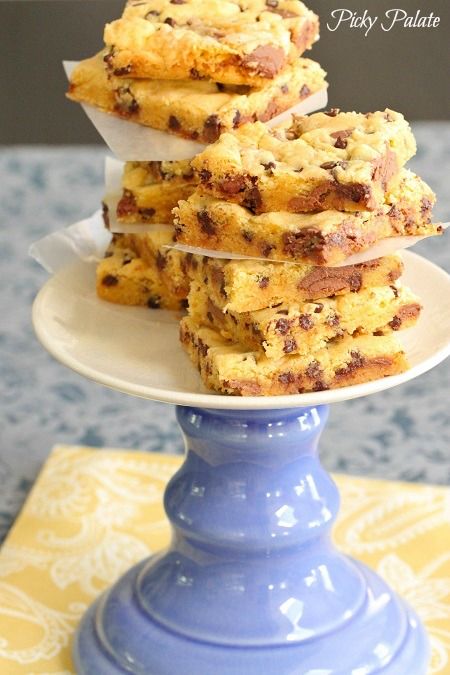 Cadbury Egg Cookie Cake Bars Cookie Cake Bars, Cadbury Cookies, Cake Mix Cookie, Cannabutter Recipe, Cake Mix Cookie Bars, Cadbury Eggs, No Egg Cookies, Egg Cake, Creme Egg