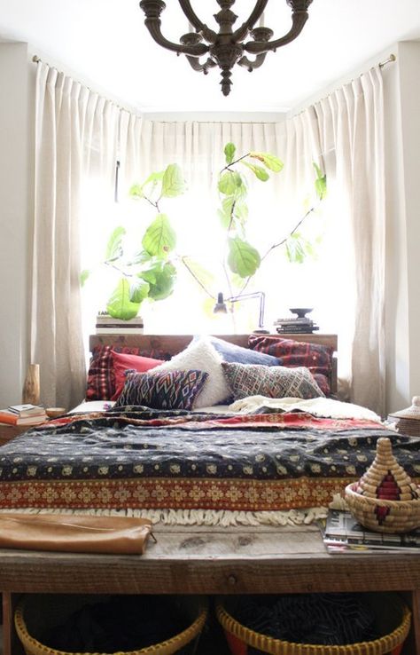 Design Inspiration: Making the Most of a Bay Window | Apartment Therapy Bed with table behind it in front of bay window Bohemian Style Home, Moroccan Bedroom, Bohemian Bedroom Decor, Bohemian Bedroom, Bedroom Boho, Boho Home, Minimalist Bedroom, Bay Window, My New Room