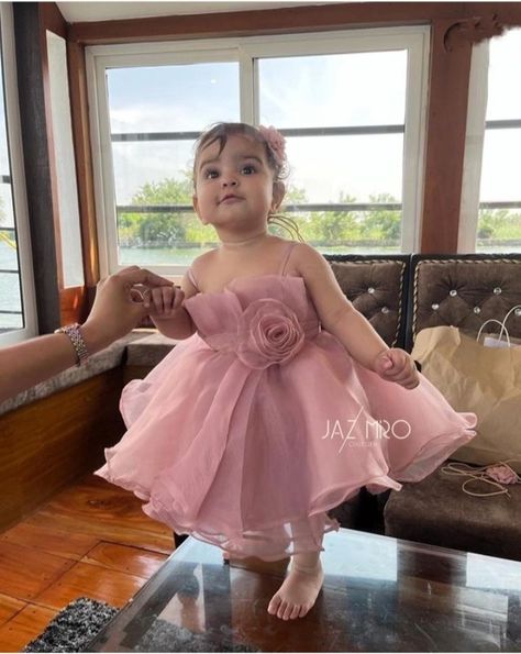 Fancy Frocks For Kids, Baby Wedding Outfit, Birthday Frocks, Frocks For Babies, Baby Dress Design, Kids Fashion Dress, Kids Designer Dresses