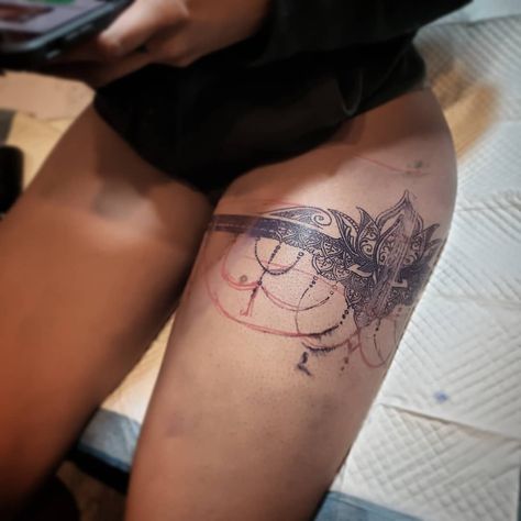 Marc Rubiano on Instagram: “Todays jam is a #gartertattoo #legtattoo #thightattoo #mandala #garter 😎shes a boss ... .. ... 📩 currently Booking Jan dates ❄ Re: Marc <<…” Garter Tattoo Designs, Least Painful Tattoo, Garter Belt Tattoo, Lace Thigh Tattoos, Lace Garter Tattoos, Thigh Garter Tattoo, Corset Tattoo, Thigh Henna, Back Of Leg Tattoos