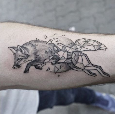 Geometric Fox Tattoo: In the world of tattoo artistry, the geometric fox tattoo stands out as a beautiful and symbolic design that combines t Watercolor Fox Tattoos, Glow Tattoo, Fox Tattoo Design, Geometric Sleeve Tattoo, Geometric Fox, Tattoos Inspiration, Circle Tattoos, Tattoo Magazine, Geometric Tattoo Design