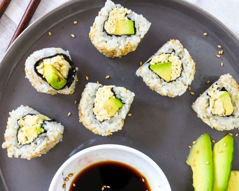 Vegan California Roll California Roll Recipe, California Roll Recipes, Cheap Lazy Vegan, Vegan Apps, Vegan Crab, Lazy Vegan, Vegan Asian Recipes, Hearts Of Palm, Vegan Fish