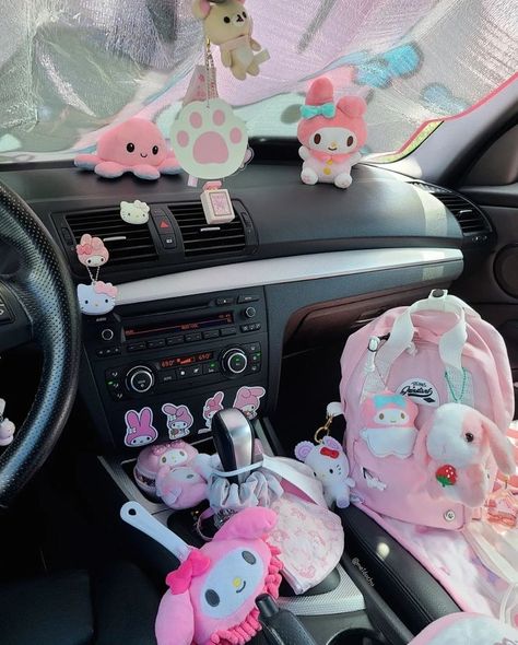 Sanrio Car, Cute Car Decor, Pink Car Accessories, Car Interior Diy, Hello Kitty Car, Girly Car Accessories, Hello Kitty House, Car Deco, Cool Car Accessories